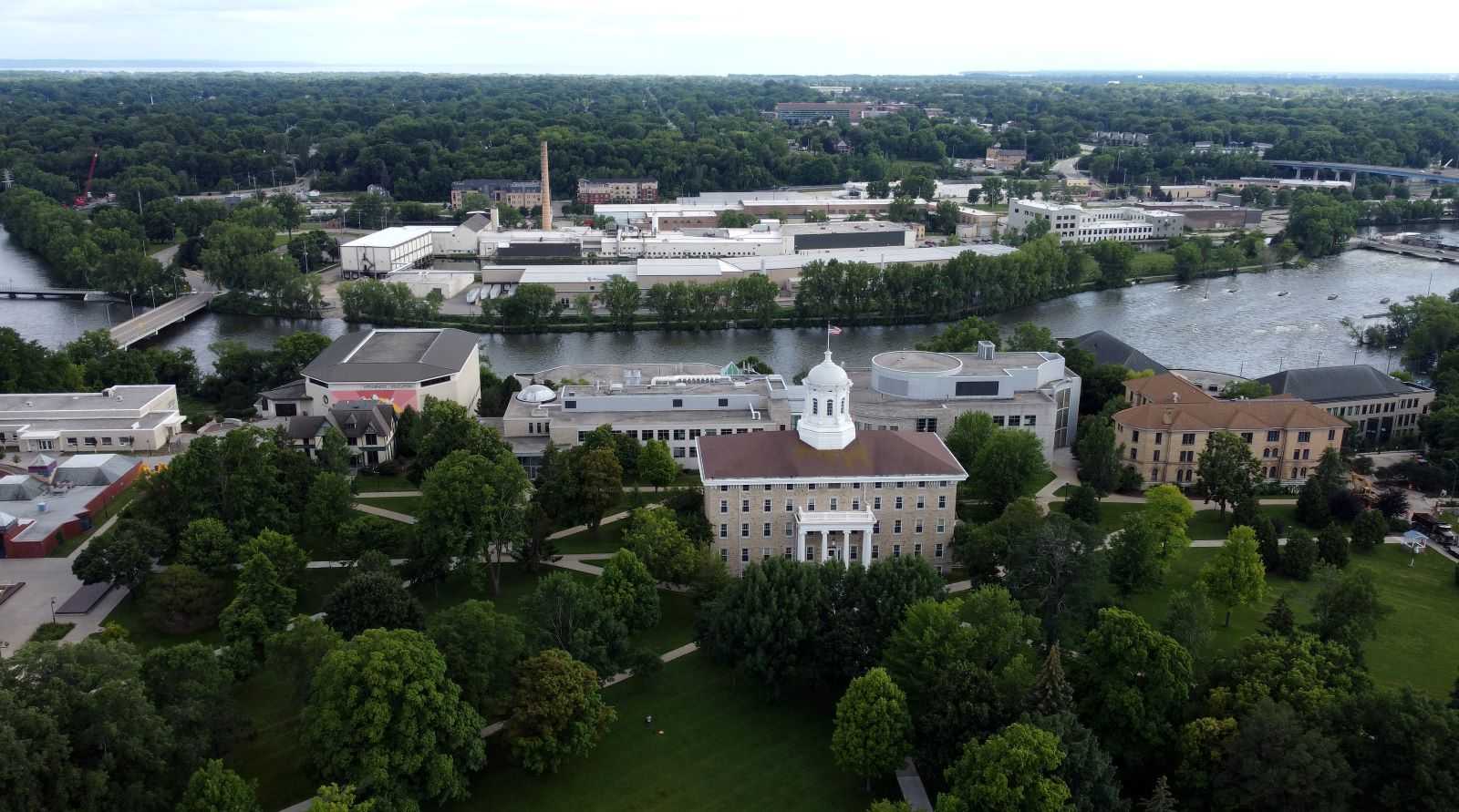 Carter signs Climate Commitment as Lawrence joins Climate Leadership Network