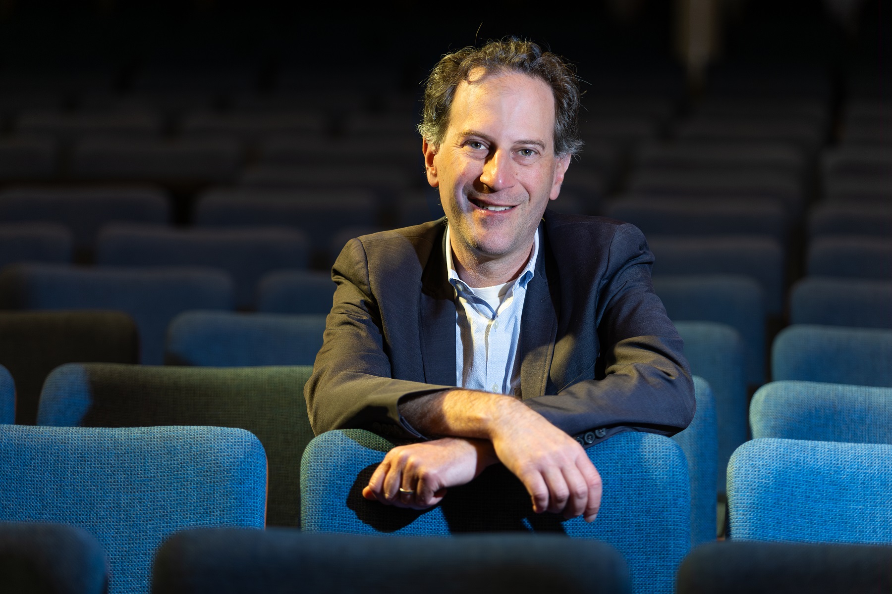 Mizrahi celebrates contemporary composers with third solo piano release, ‘Dreamspace’