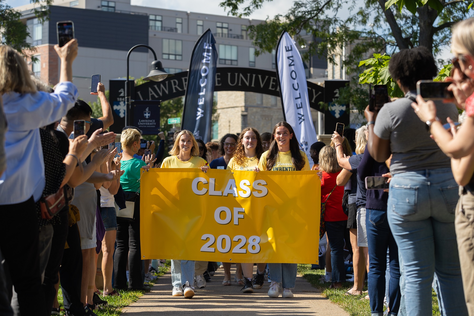Class of 2028 greeted with applause as an energetic Welcome Week kicks off at Lawrence