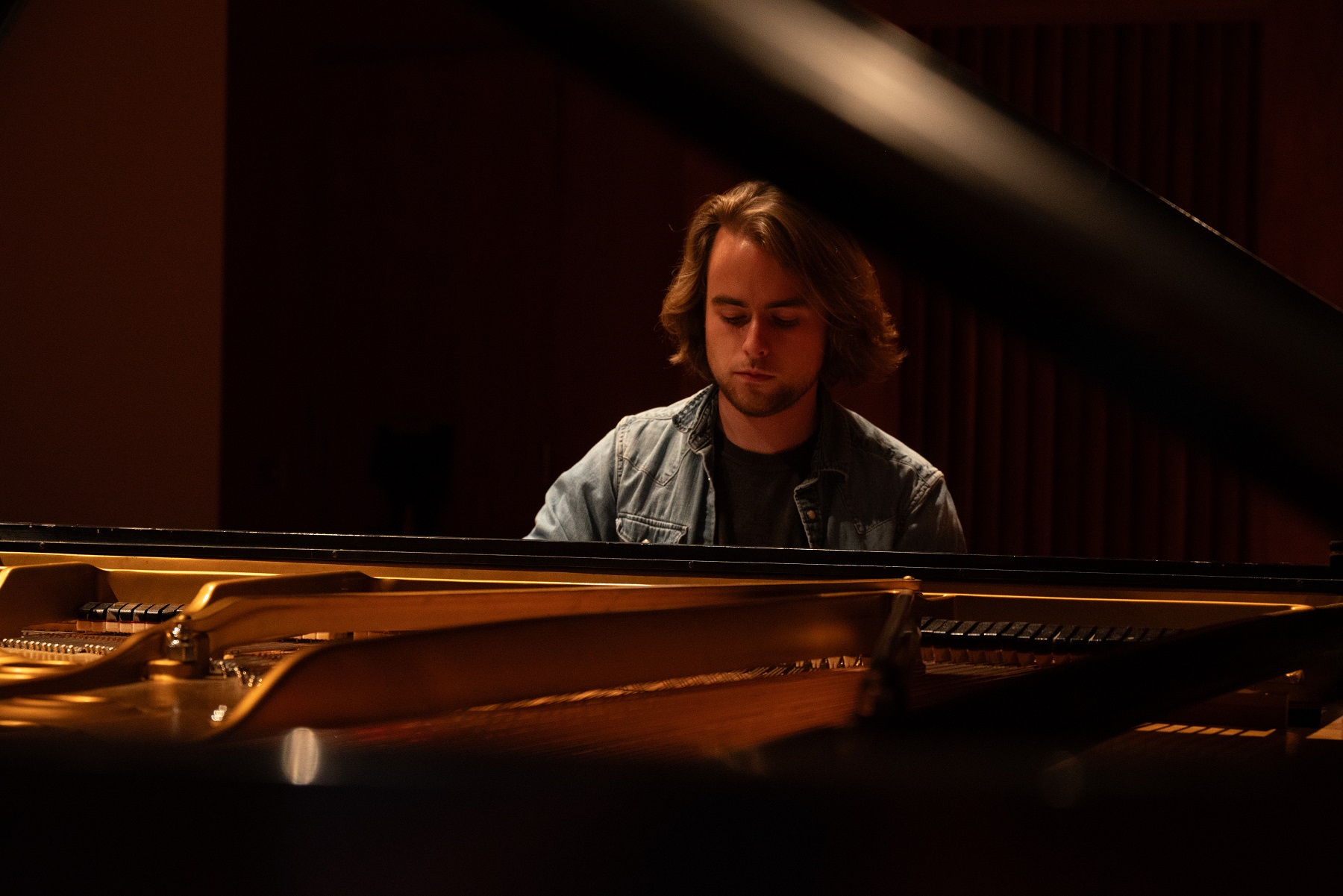 Senior Benjamin Keating named statewide winner in piano competition; advances to regionals