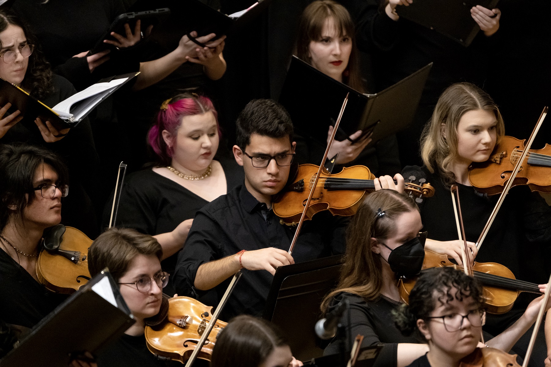 Tomás Avilés, studying violin and neuroscience, takes a global path to Lawrence